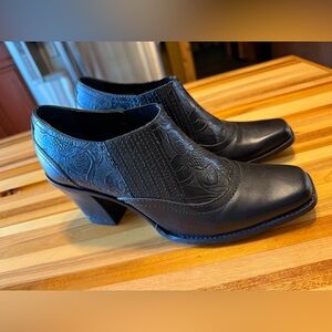 Elegant Black Embossed Women's Heeled Shoes, Antonio Melani